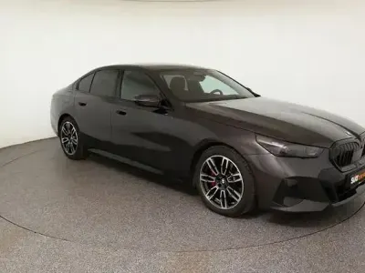 Gebraucht BMW 520 M Sport 197 PS (144 kW) 2025 Grau Limousine
