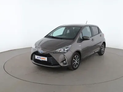 Gebraucht Toyota Yaris Hybrid Club 61 PS (44 kW) 2019 Grau Kleinwagen