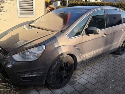 Gebraucht Ford S-MAX Titanium 140 PS (102 kW) 2012 Braun Van / Kleinbus