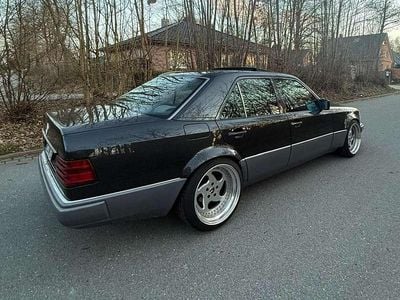 Second-hand Mercedes E230 136 CP (100 kW) 1992 Gri Berlinǎ