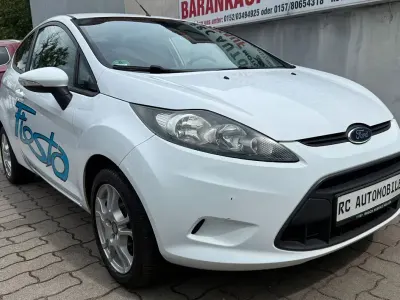 Gebraucht Ford Fiesta Trend 60 PS (44 kW) 2011 Weiß Kleinwagen