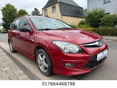 Gebraucht Hyundai i30 Classic 90 PS (66 kW) 2012 Rot Kombi