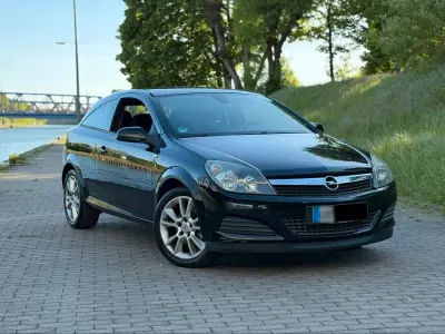 Second-hand Opel Astra GTC 116 CP (85 kW) 2010 Negru Hatchback