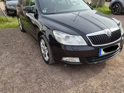 Gebraucht Skoda Octavia Ambition 140 PS (102 kW) 2012 Schwarz Kombi