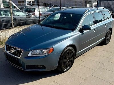 Gebraucht Volvo V70 Momentum 215 PS (158 kW) 2012 Blau Kombi