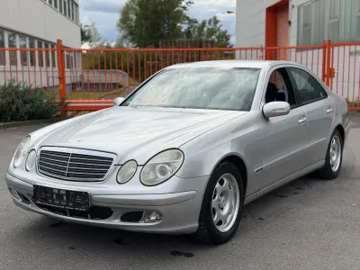 Gebraucht Mercedes E200 122 PS (89 kW) 2003 Silber Limousine