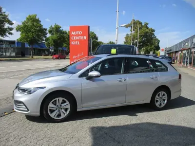 Gebraucht VW Golf VIII 116 PS (85 kW) 2024 Silber Kombi