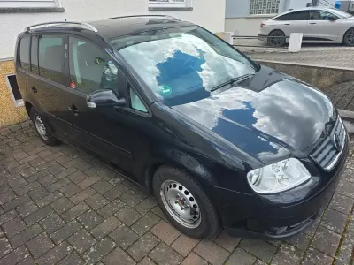 Second-hand VW Touran Highline 140 CP (102 kW) 2006 Negru Monovolum