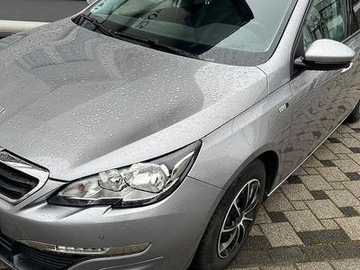 Gebraucht Peugeot 308 99 PS (72 kW) 2015 Silber Limousine