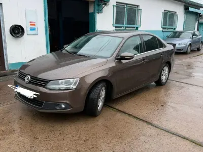 Gebraucht VW Jetta 122 PS (89 kW) 2012 Andere farben Limousine