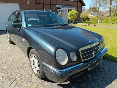 Gebraucht Mercedes E240 Elegance 170 PS (125 kW) 1997 Blau Limousine