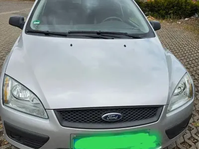 Gebraucht Ford Focus Trend 101 PS (74 kW) 2005 Grau Limousine
