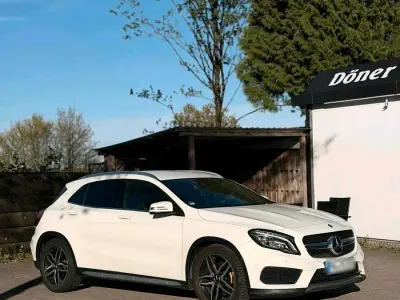 Gebraucht Mercedes GLA180 AMG line 122 PS (89 kW) 2015 Weiß SUV