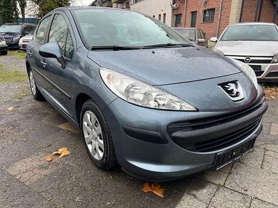 Grau Gebraucht 2007 Peugeot 207 Tendance Limousine | 3.490 € (Etwas zu teuer)