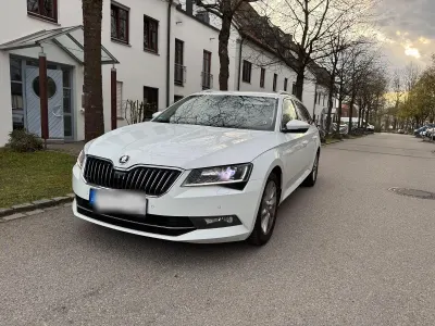Gebraucht Skoda Superb Ambition 150 PS (110 kW) 2015 Weiß Kombi