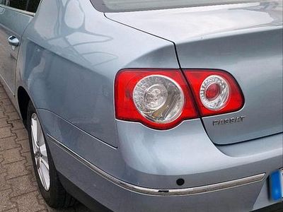 Second-hand VW Passat 150 CP (110 kW) 2005 Albastru Berlinǎ