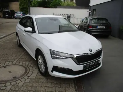 Gebraucht Skoda Scala Selection 95 PS (69 kW) 2023 Moonweiss metallic Kleinwagen