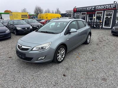 Gebraucht Opel Astra Design Edition 87 PS (63 kW) 2012 Silbersee/perl silber (m2) Kleinwagen