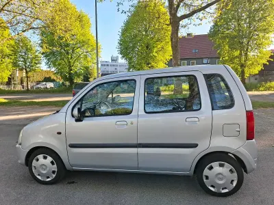 Używany Opel Agila 59 KM (43 kW) 2006 Srebrny Hatchback