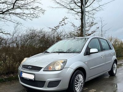 gebraucht Ford Fiesta 1,3 51 kW Ambiente Ambiente