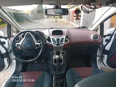 Gebraucht Ford Fiesta 2011 Weiß Kleinwagen