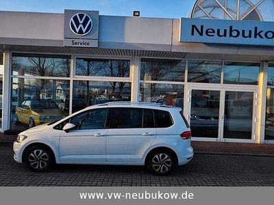Używany VW Touran Active 150 KM (110 kW) 2023 Biały Minivan