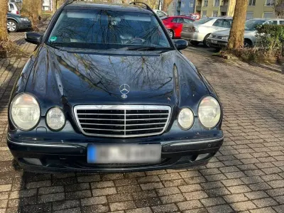 Brugt Mercedes E220 143 HK (105 kW) 2002 Blå Stationcar