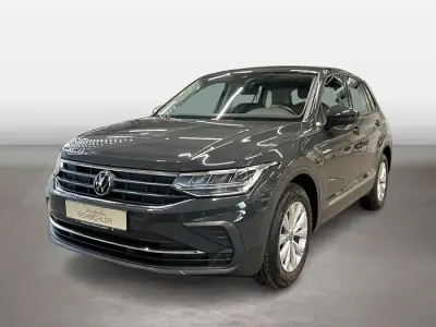 Używany VW Tiguan Basis 131 KM (96 kW) 2023 Szary SUV