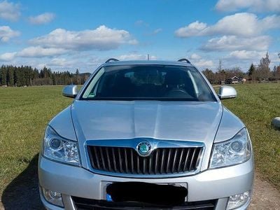 Usado Skoda Octavia Family 122 HP (89 kW) 2011 Prateado Carrinha