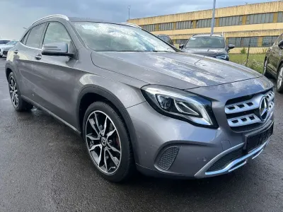 Gebraucht Mercedes GLA200 Urban 156 PS (114 kW) 2020 Grau SUV
