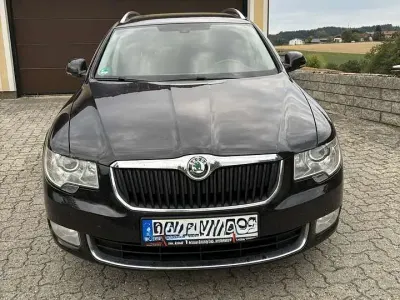Gebraucht Skoda Superb Ambition 140 PS (102 kW) 2013 Schwarz Kombi