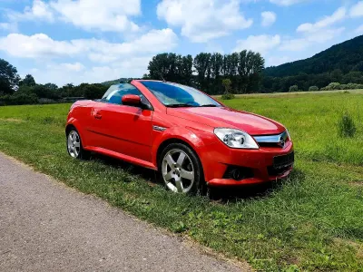 Usata Opel Tigra 90 CV (66 kW) 2004 Rosso Cabrio