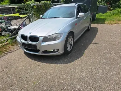 Gebraucht BMW 318 143 PS (105 kW) 2012 Grau Kombi