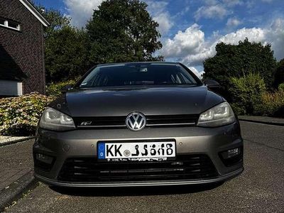 Grau Gebraucht 2014 VW Golf VII Highline Kleinwagen | 10.800 € (Fairer Preis)