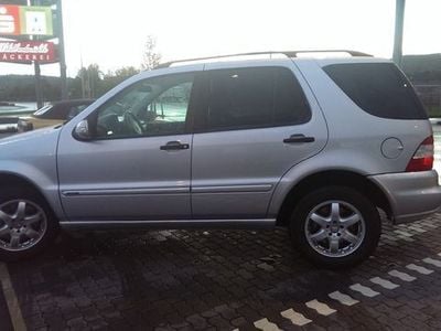 Gebraucht Mercedes ML270 222 PS (163 kW) 2003 Silber metallic SUV