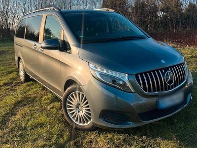 Grau Gebraucht 2015 Mercedes V250 Van / Kleinbus | 29.500 € (Guter Preis)