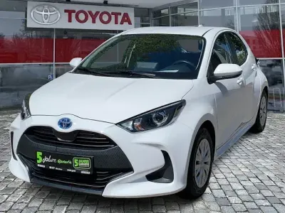 Gebraucht Toyota Yaris Hybrid Business Edition 116 PS (85 kW) 2022 Weiß Limousine