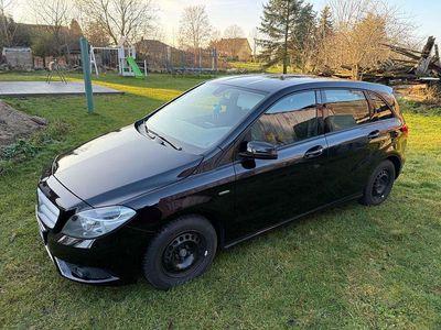 Gebraucht Mercedes B180 122 PS (89 kW) 2011 Schwarz Van / Kleinbus