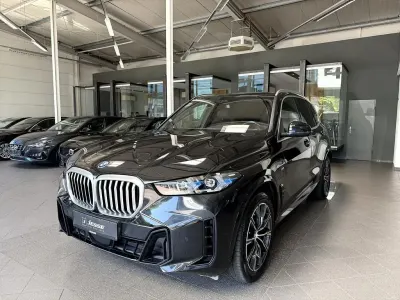 Gebraucht BMW X5 M Sport 489 PS (359 kW) 2024 Saphirschwarz (metallic) SUV