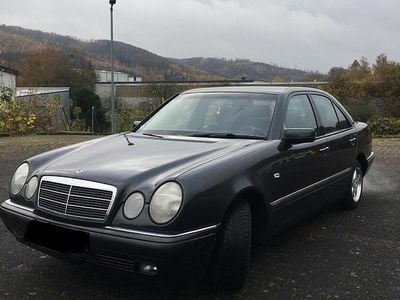 Mercedes E200