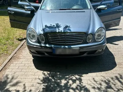 Gebraucht Mercedes E200 Elegance 163 PS (119 kW) 2003 Blau Limousine