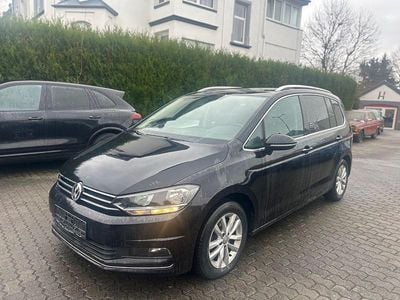 Schwarz Gebraucht 2017 VW Touran Van / Kleinbus | 10.650 € (Fairer Preis)