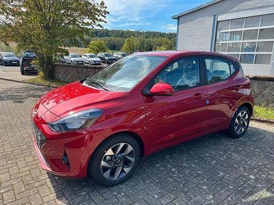 Dragon red Neu 2025 Hyundai i10 Trend Kleinwagen | 18.450 € (Etwas zu teuer)