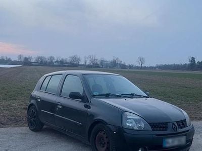 Gebraucht Renault Clio II 75 PS (55 kW) 2002 Schwarz Kleinwagen
