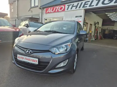 Gebraucht Hyundai i20 86 PS (63 kW) 2014 Grau Kleinwagen