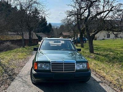 Second-hand Mercedes E260 160 CP (117 kW) 1987 Gri Berlinǎ