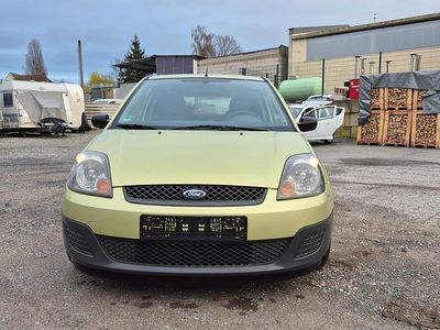 Gebraucht Ford Fiesta Ambiente 70 PS (51 kW) 2007 Grün Kleinwagen