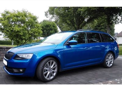 gebraucht Skoda Octavia 2.0 TDI DSG Style Combi XENON PDC AHK