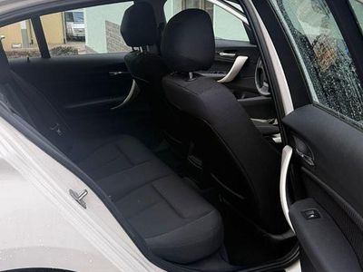 Gebraucht BMW 116 136 PS (100 kW) 2014 Weiß Kleinwagen