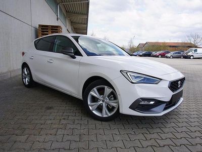 Candy weiß Neu 2025 Seat Leon FR Limousine | 25.950 € (Fairer Preis)